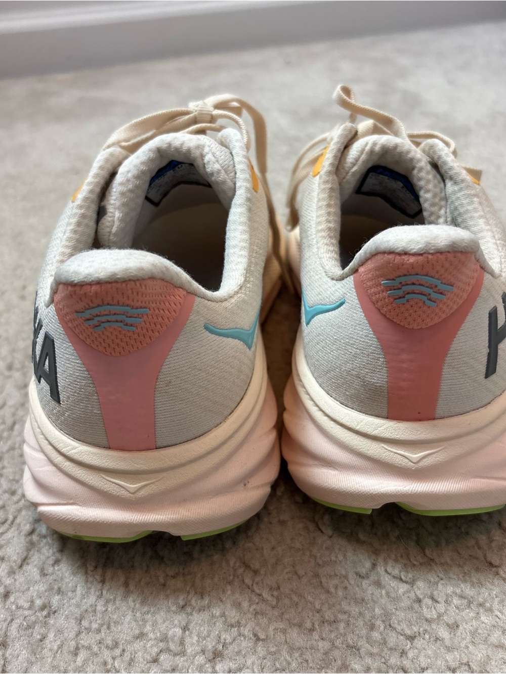 Hoka Clifton 9 women's running shoes in the Vanilla/Astral colorwa - Picture 6 of 9